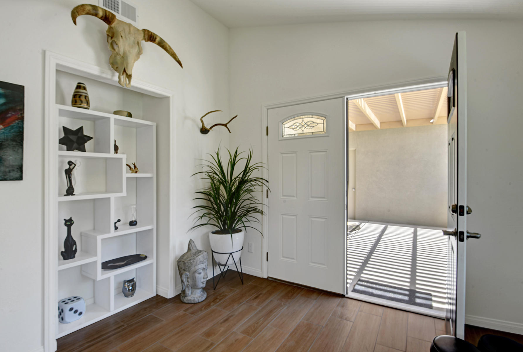 71492 Estellita Drive Rancho Mirage, CA 92270 - Photo 5 of 39 04 ENTRY HALL REVERSE MLS