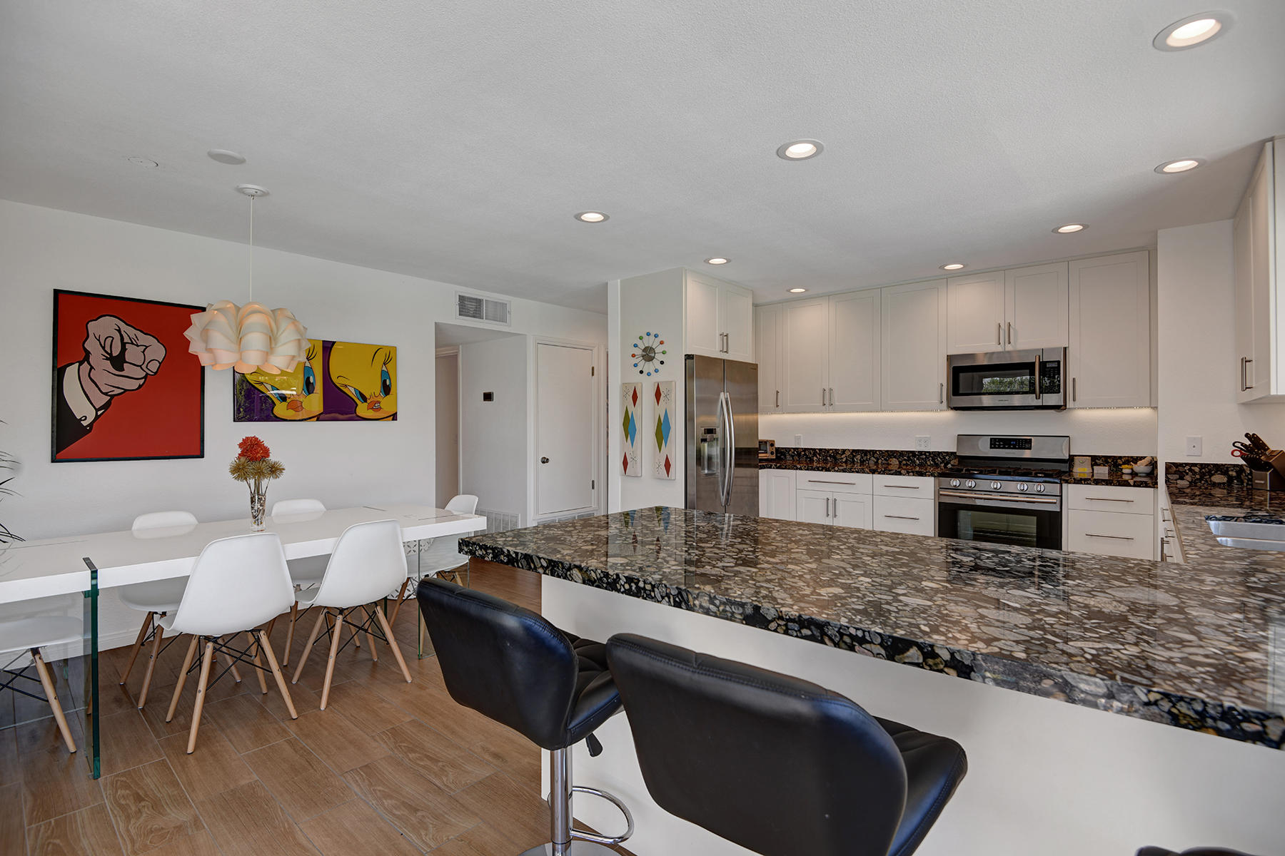 71492 Estellita Drive Rancho Mirage, CA 92270 - Photo 9 of 39 10 BREAKFAST BAR TO KITCHEN AND DINING R