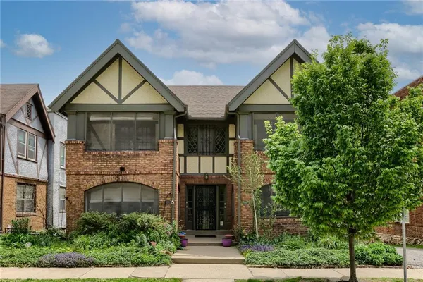 $750,000 | 5039-41 Wyandotte Street, Kansas City, MO 64112