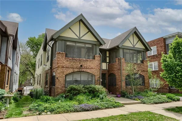 $750,000 | 5039-41 Wyandotte Street, Kansas City, MO 64112
