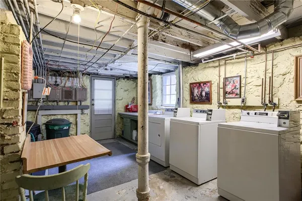 $750,000 | 5039-41 Wyandotte Street, Kansas City, MO 64112
