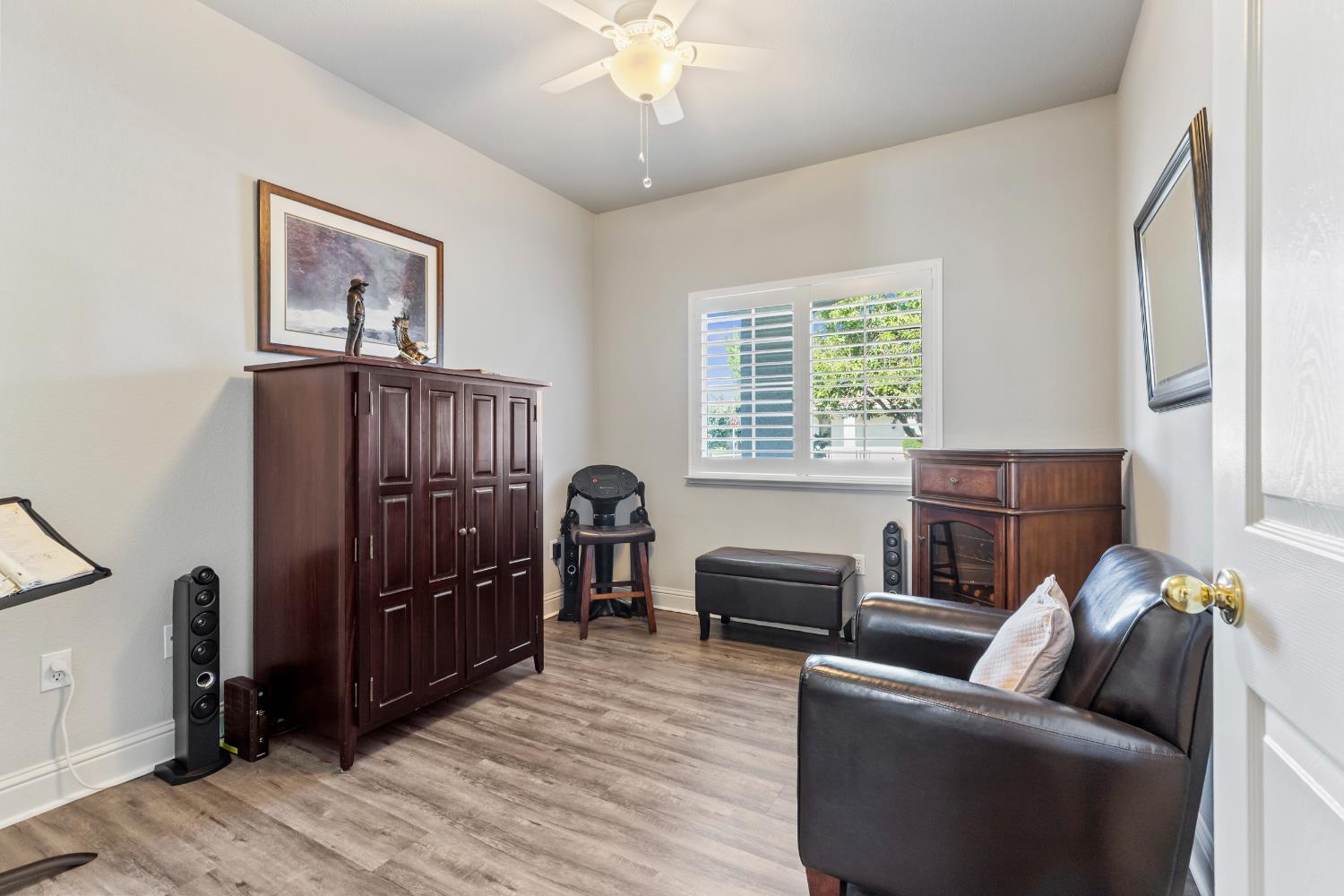 3300 Spring Garden Drive Turlock, CA 95382 - Photo 17 of 34 a living room with furniture