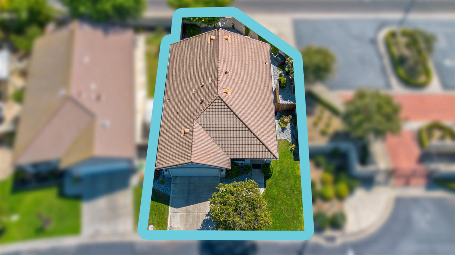 3300 Spring Garden Drive Turlock, CA 95382 - Photo 29 of 34 a view of a house with a balcony