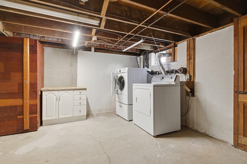188 Glendale Road Attleboro, MA 02703 - Photo 26 of 37 a utility room with dryer and washer