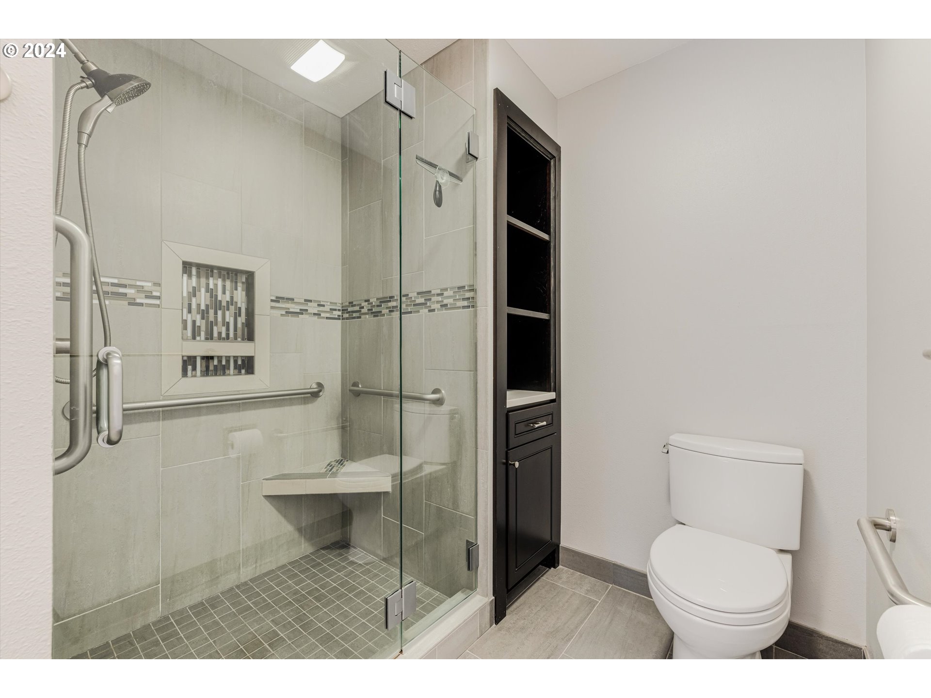 10021 Southwest Quail Post Road Portland, OR 97219 - Photo 31 of 41 Gallery Image 31