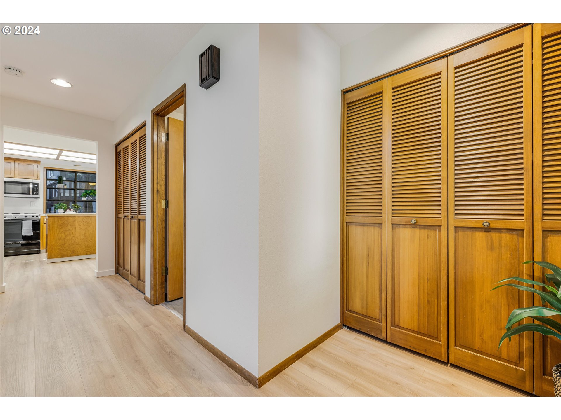 10021 Southwest Quail Post Road Portland, OR 97219 - Photo 6 of 41 Gallery Image 6
