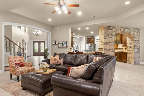 $900,000 | 23 Mariscal Place, The Woodlands, TX 77389