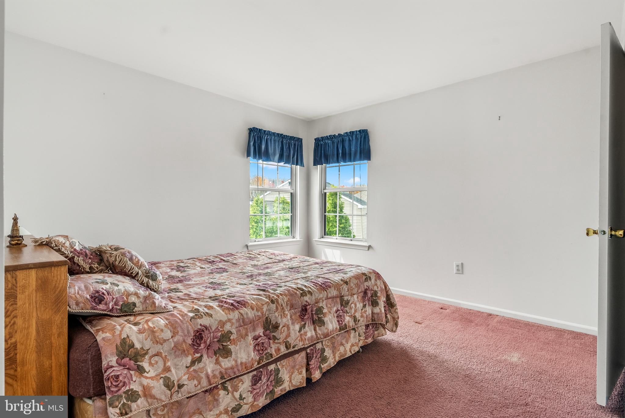10 Winfield Circle Sewell, NJ 08080 - Photo 25 of 37 a bedroom with a bed and a window