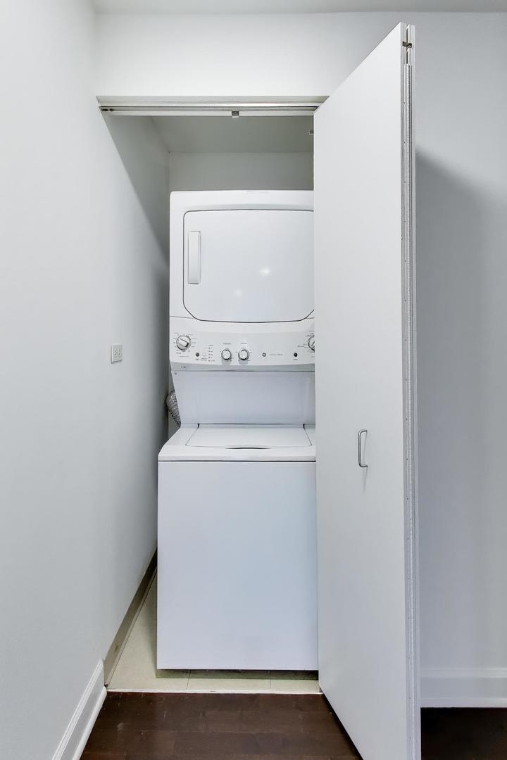 2 East Erie Street, Unit 2802 Chicago, IL 60611 - Photo 25 of 57
