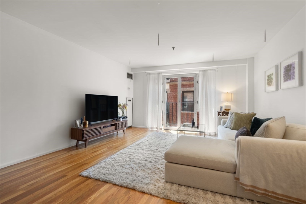 350 North Street, Unit 403 Boston, MA 02113 - Photo 2 of 31