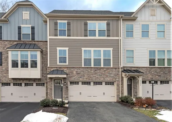 $374,500 | 6004 Augusta Lane, Jeannette, PA 15644
