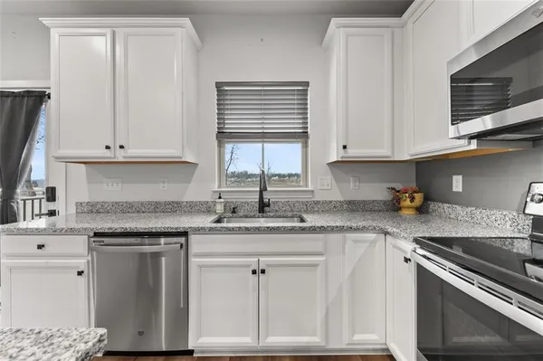 $370,000 | 6004 Augusta Lane, Jeannette, PA 15644