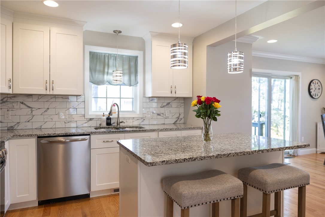 72 1st Road Glocester, RI 02814 - Photo 4 of 38