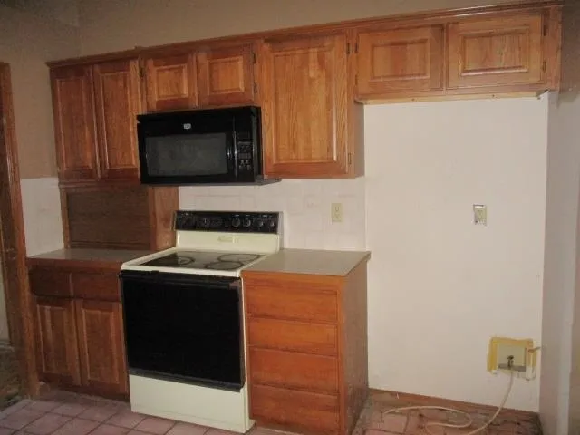 $207,000 | 808 East Hawthorne Drive, Derby, KS 67037