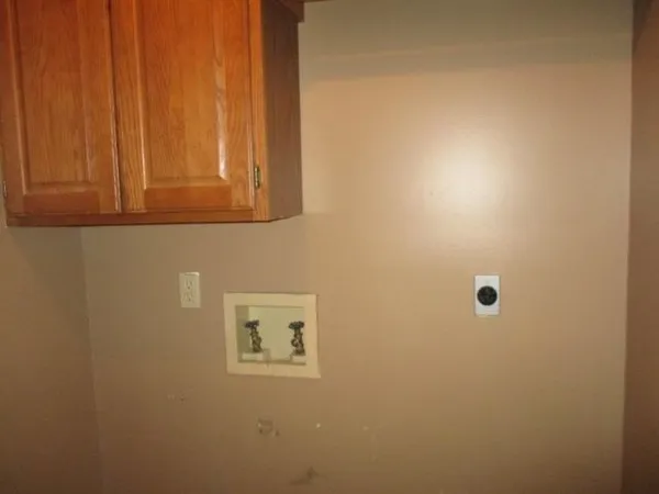 $207,000 | 808 East Hawthorne Drive, Derby, KS 67037