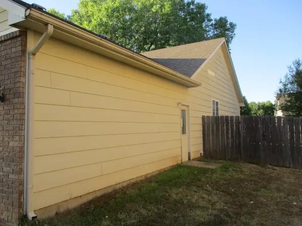 $207,000 | 808 East Hawthorne Drive, Derby, KS 67037