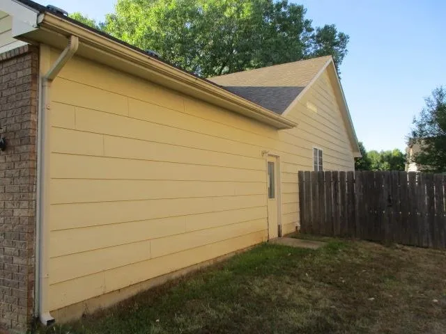 $207,000 | 808 East Hawthorne Drive, Derby, KS 67037