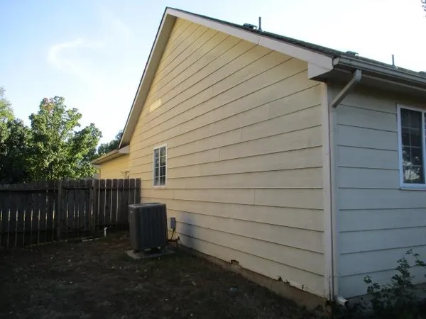 $207,000 | 808 East Hawthorne Drive, Derby, KS 67037