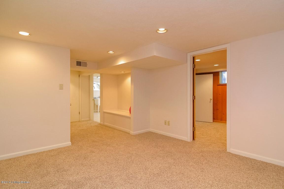 4218 Dolphin Road Louisville, KY 40220 - Photo 34 of 49 0031