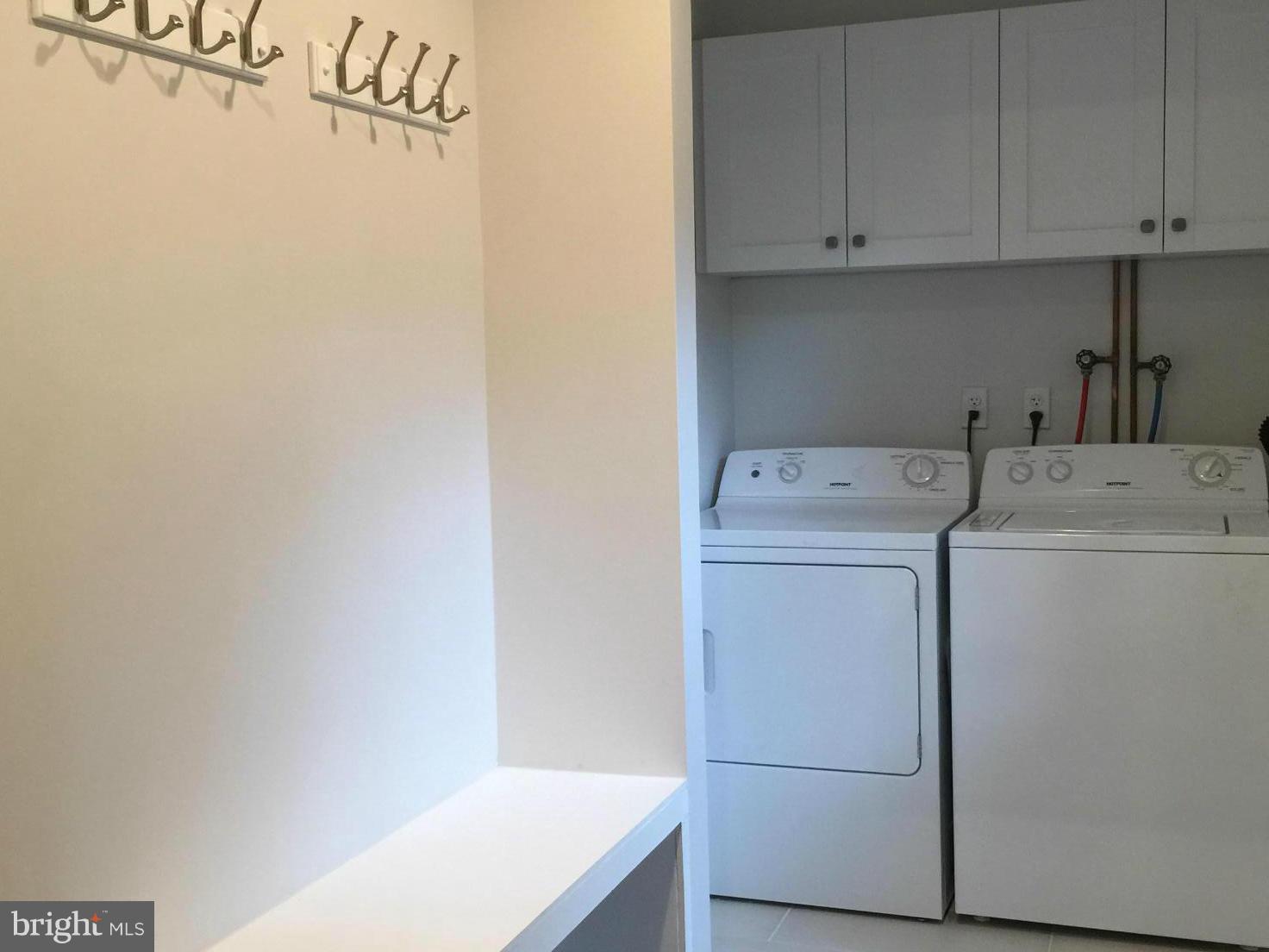 7916 Stevenson Road Pikesville, MD 21208 - Photo 4 of 18 Laundry/Mudroom