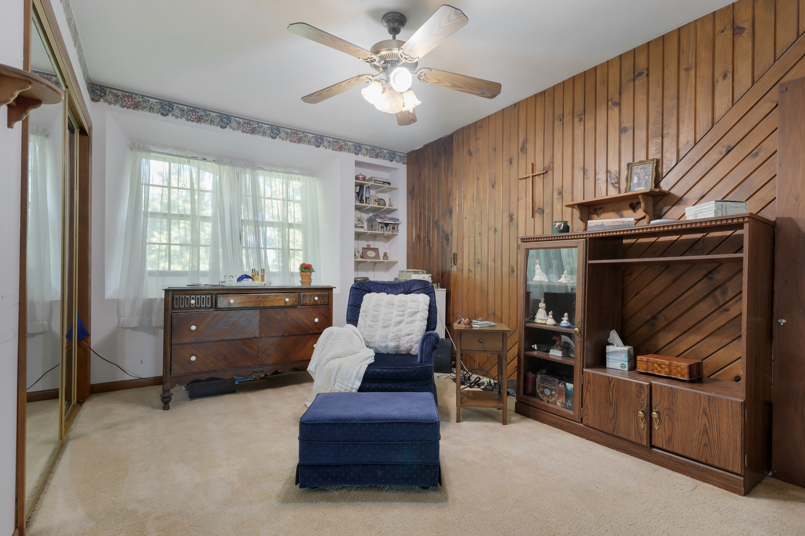 16200 Green Road Harvard, IL 60033 - Photo 16 of 30 a living room with furniture and a window