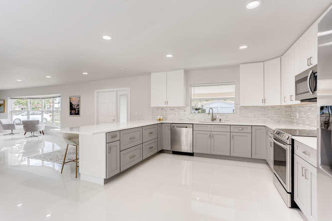 600 Southwest 3rd Street Boca Raton, FL 33486 - Photo 11 of 29 Kitchen & Entrance