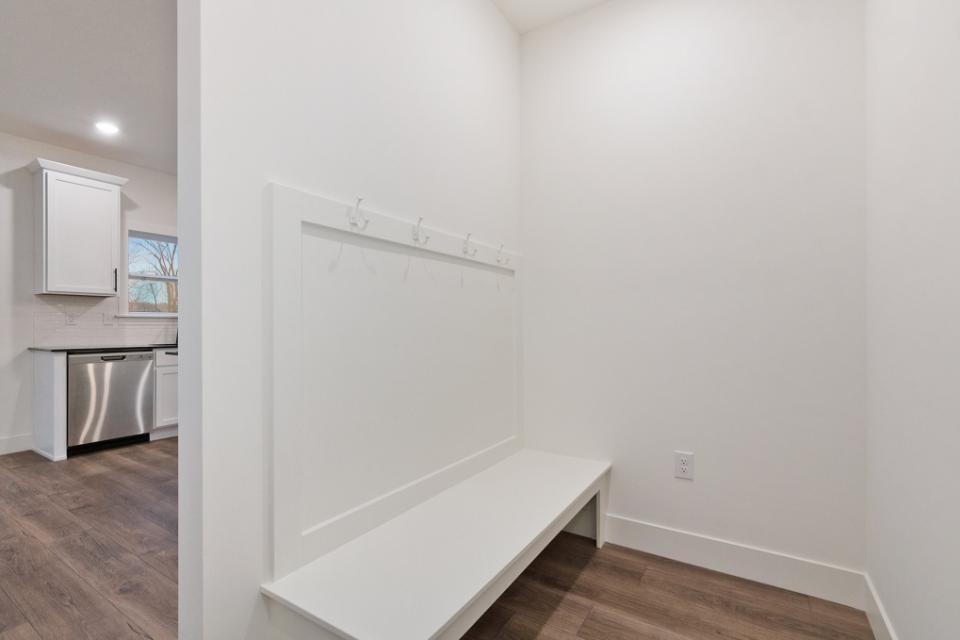 3224 Railtown Road Caledonia, MI 49316 - Photo 13 of 35 STG144-E2390-Mudroom