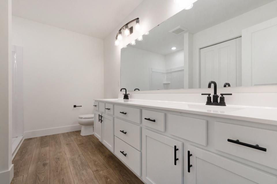 3224 Railtown Road Caledonia, MI 49316 - Photo 17 of 35 STG144-E2390-Primary Bath