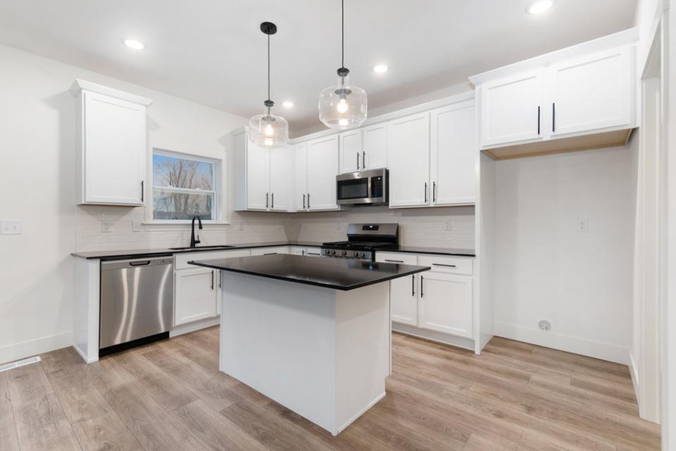 3224 Railtown Road Caledonia, MI 49316 - Photo 5 of 35 STG144-E2390-Kitchen1