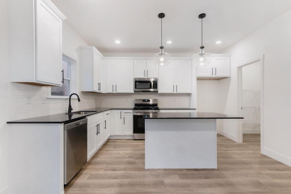 3224 Railtown Road Caledonia, MI 49316 - Photo 7 of 35 STG144-E2390-Kitchen2