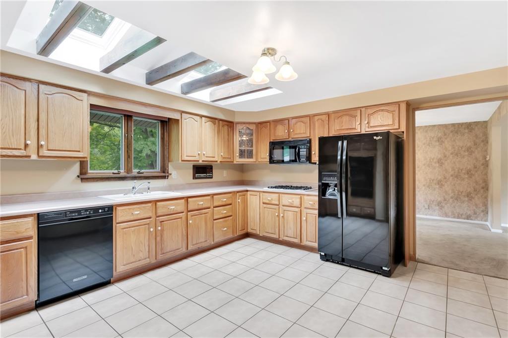 3949 New Texas Road Pittsburgh, PA 15239 - Photo 10 of 22