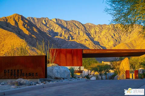 a view of an outdoor space