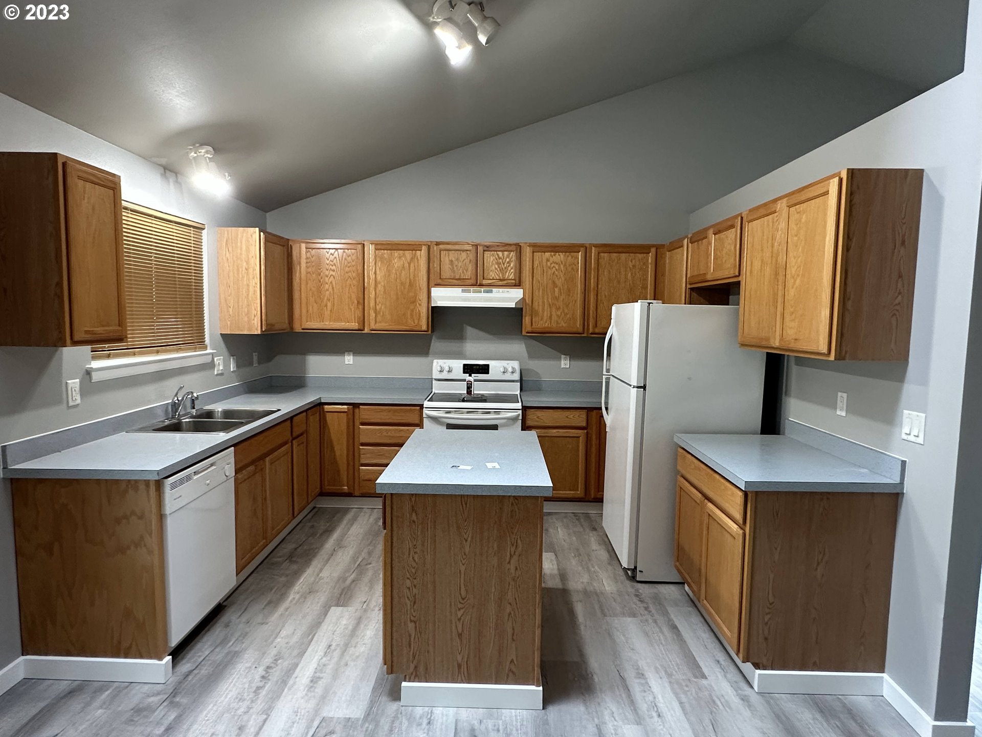 3410 East Myrtle Loop Florence, OR 97439 - Photo 6 of 29 Gallery Image 6