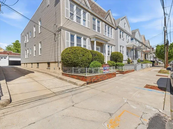 $2,800 | 73 Newman Avenue, Unit 3, Bayonne, NJ 07002