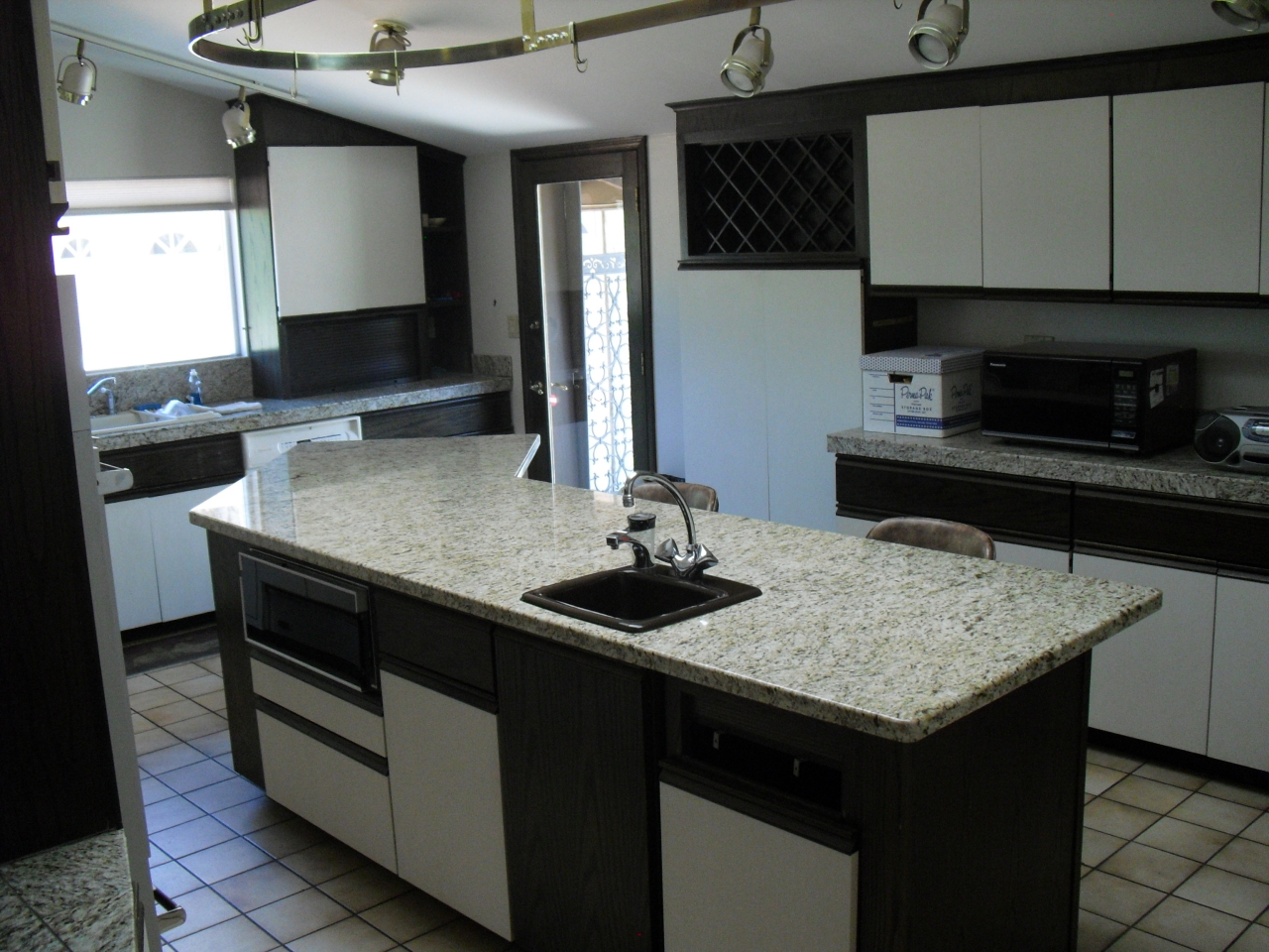 5402 East Exeter Boulevard Phoenix, AZ 85018 - Photo 4 of 12 Kitchen