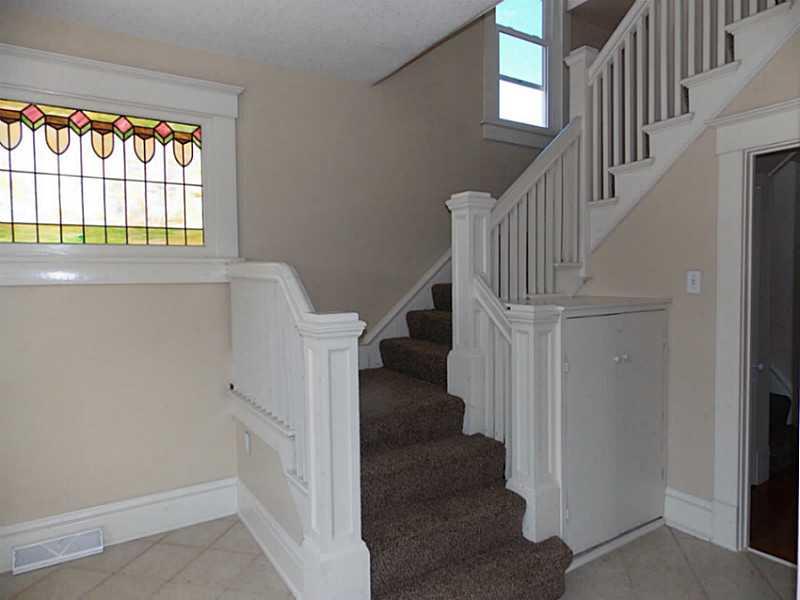612 Darlington Road Beaver Falls, PA 15010 - Photo 3 of 14 Entry/Foyer.