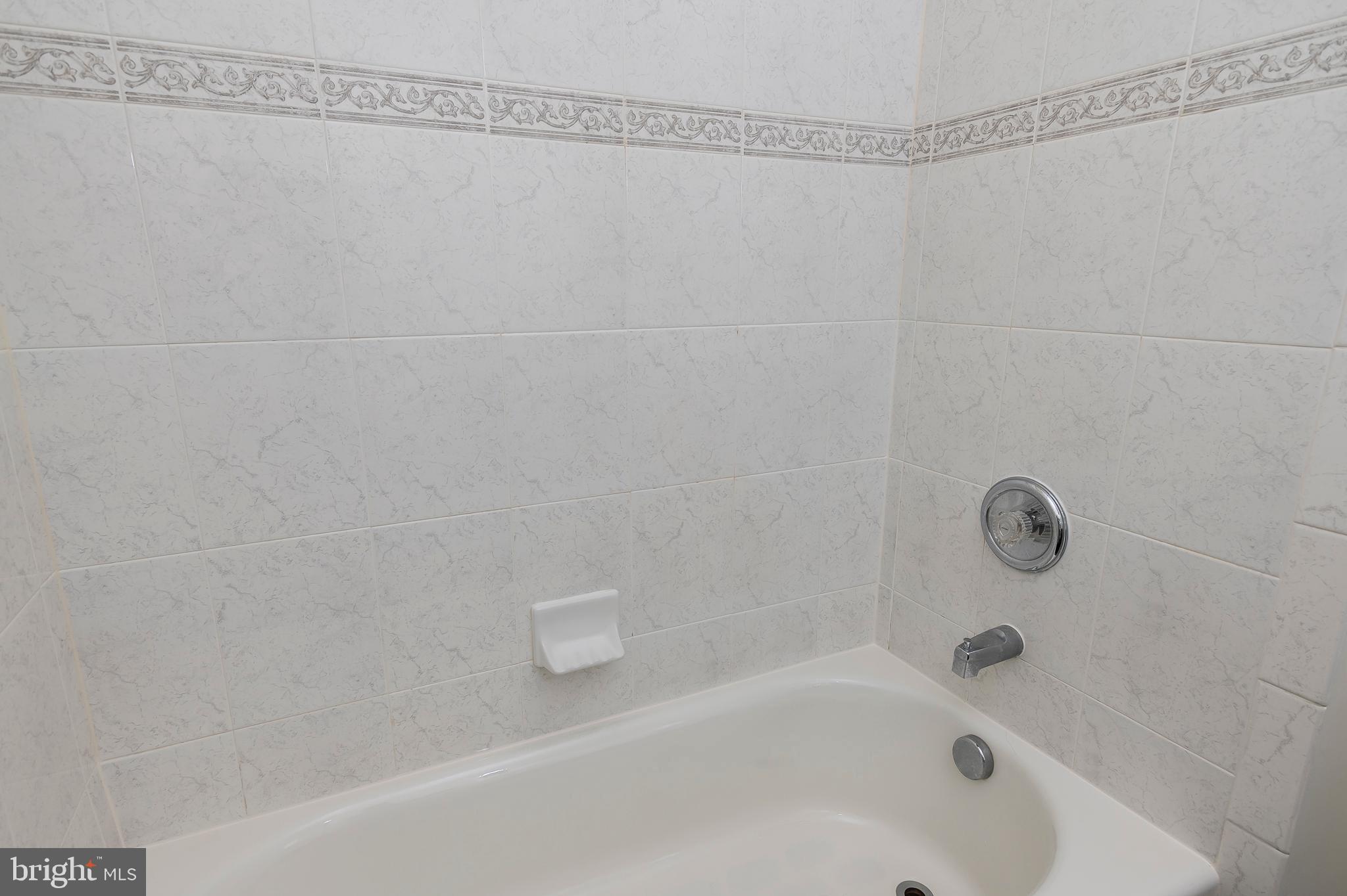 884 Ryan Street Baltimore, MD 21230 - Photo 34 of 36 Bathroom 2 Tub