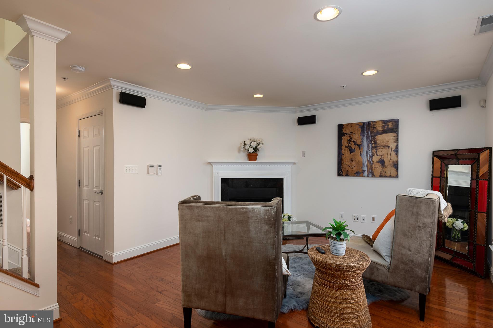 884 Ryan Street Baltimore, MD 21230 - Photo 6 of 36 Foyer View to Living Room