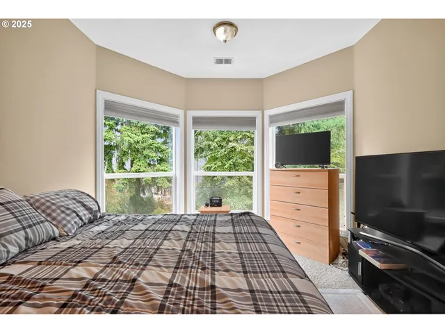 $999,999 | 8674 Southwest 168th Avenue, Beaverton, OR 97007