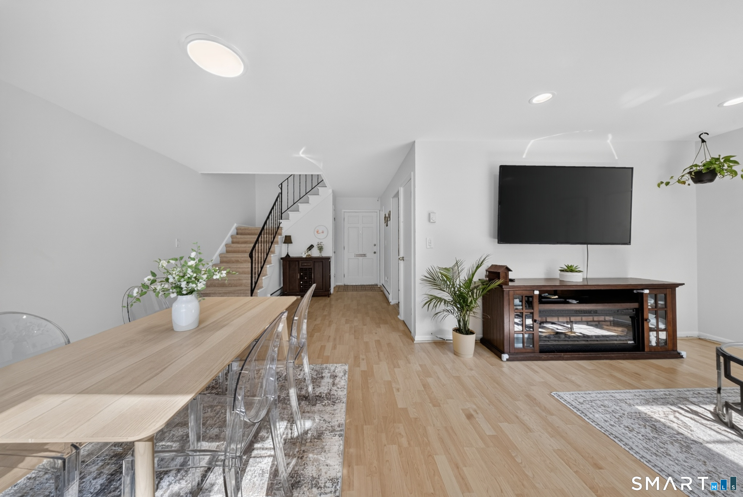 35 Woodway Road, Unit A8 Stamford, CT 06907 - Photo 6 of 40