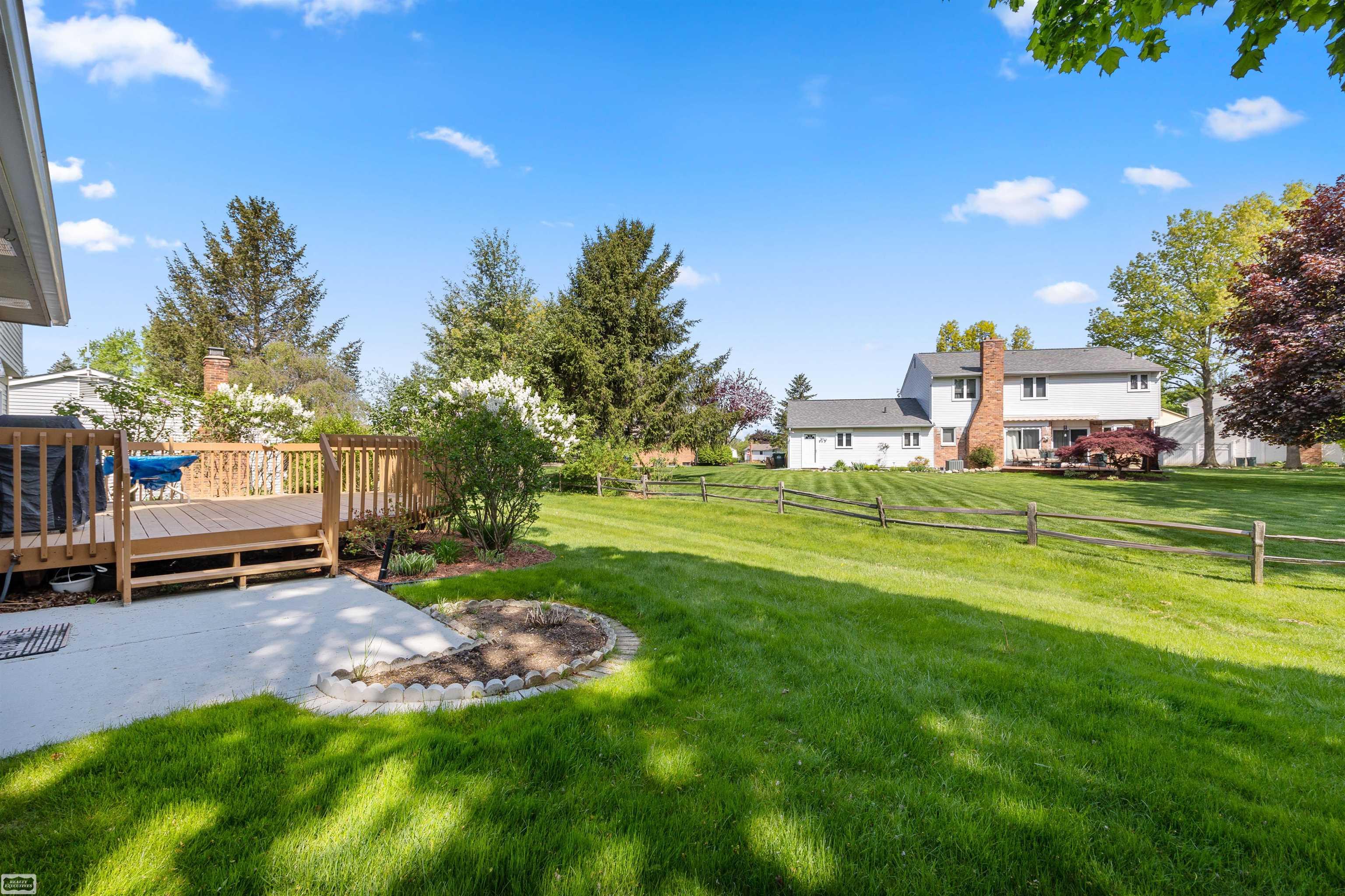 1693 Dennett Lane Rochester, MI 48307 - Photo 47 of 53 50109504-46.JPG