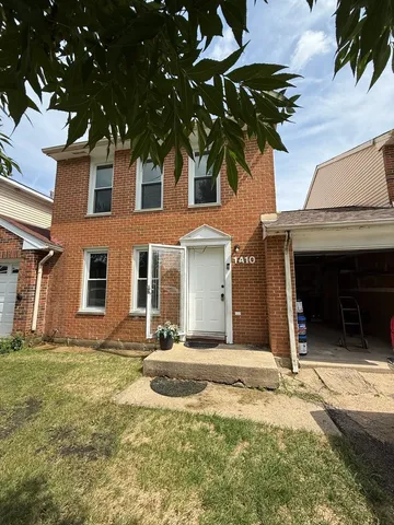 $289,900 | 1410 Georgetown Drive, Carol Stream, IL 60188