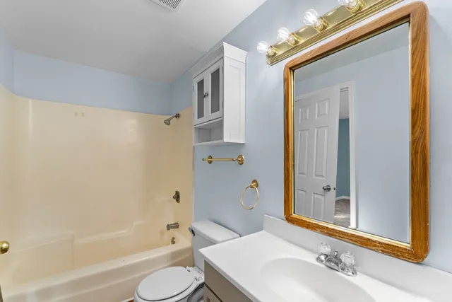 $289,900 | 1410 Georgetown Drive, Carol Stream, IL 60188