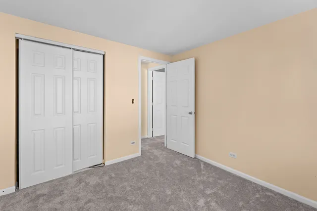 $289,900 | 1410 Georgetown Drive, Carol Stream, IL 60188