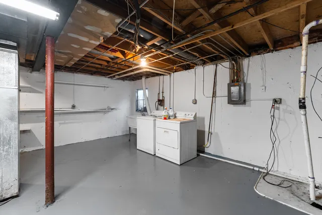 $289,900 | 1410 Georgetown Drive, Carol Stream, IL 60188