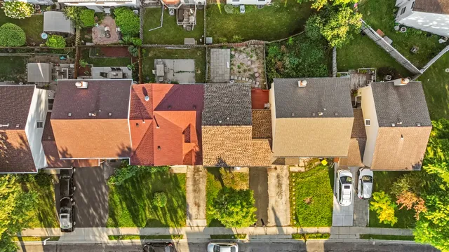 $289,900 | 1410 Georgetown Drive, Carol Stream, IL 60188