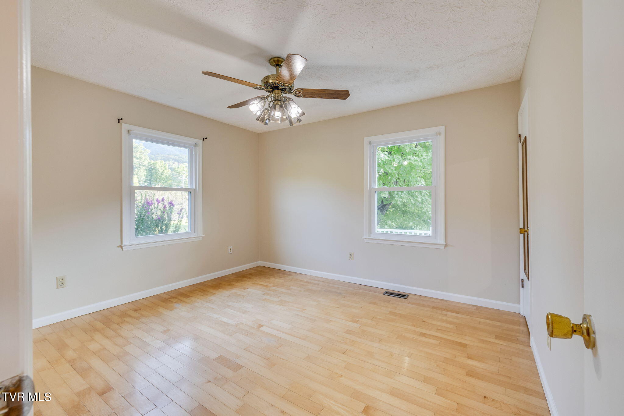101 Popular Grove Road Elizabethton, TN 37643 - Photo 15 of 38 015