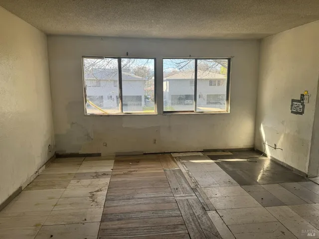 $129,000 | 125 Del Rio Court, Unit 4, Vacaville, CA 95687