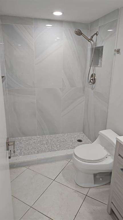 3000 East Sunrise Boulevard Fort Lauderdale, FL 33304 - Photo 14 of 14 a bathroom with a toilet and a shower