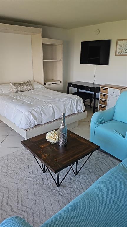 3000 East Sunrise Boulevard Fort Lauderdale, FL 33304 - Photo 2 of 14 a living room with a couch and a coffee table